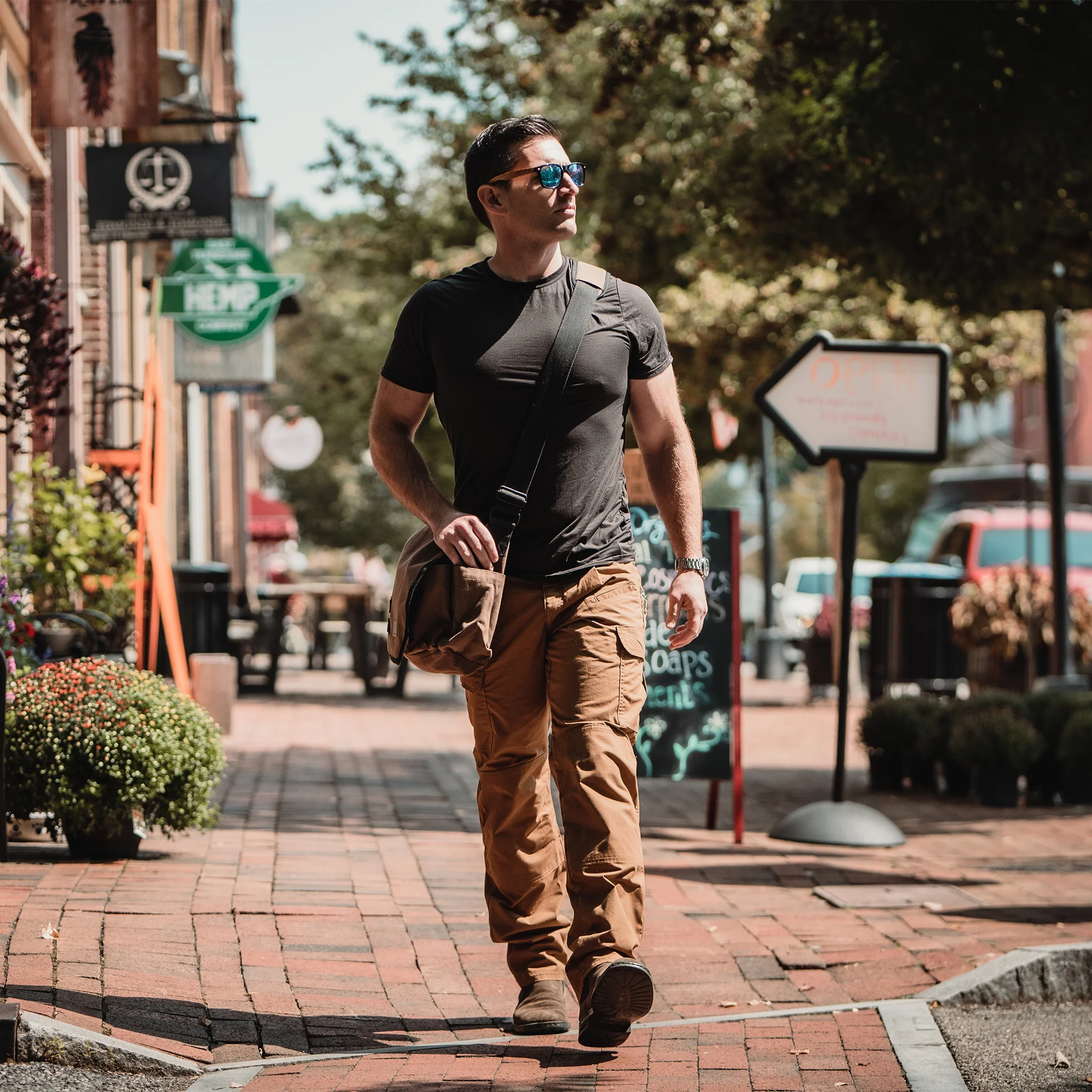 Filios Messenger Bag - Image 25